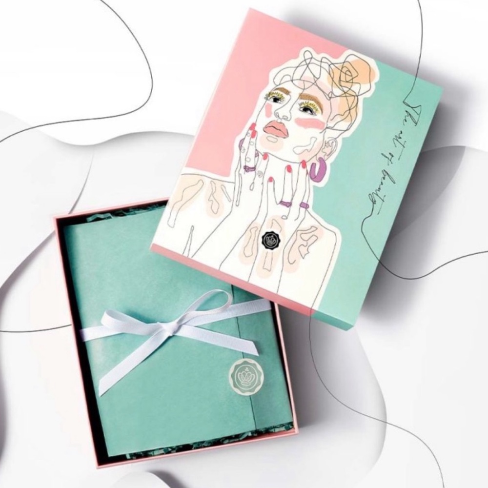 LIMITED EDITION ‘The Art Of Beauty’ Keepsake GLOSSYBOX
